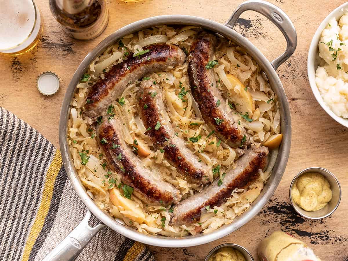Bratwurst mit Sauerkraut