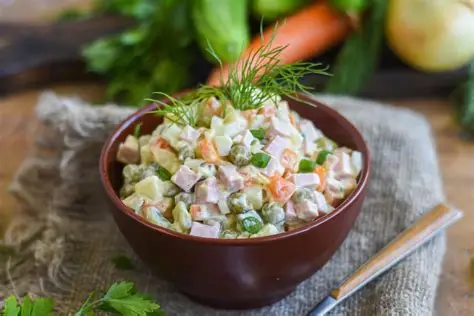 Salade Olivier (Салат Оливье)