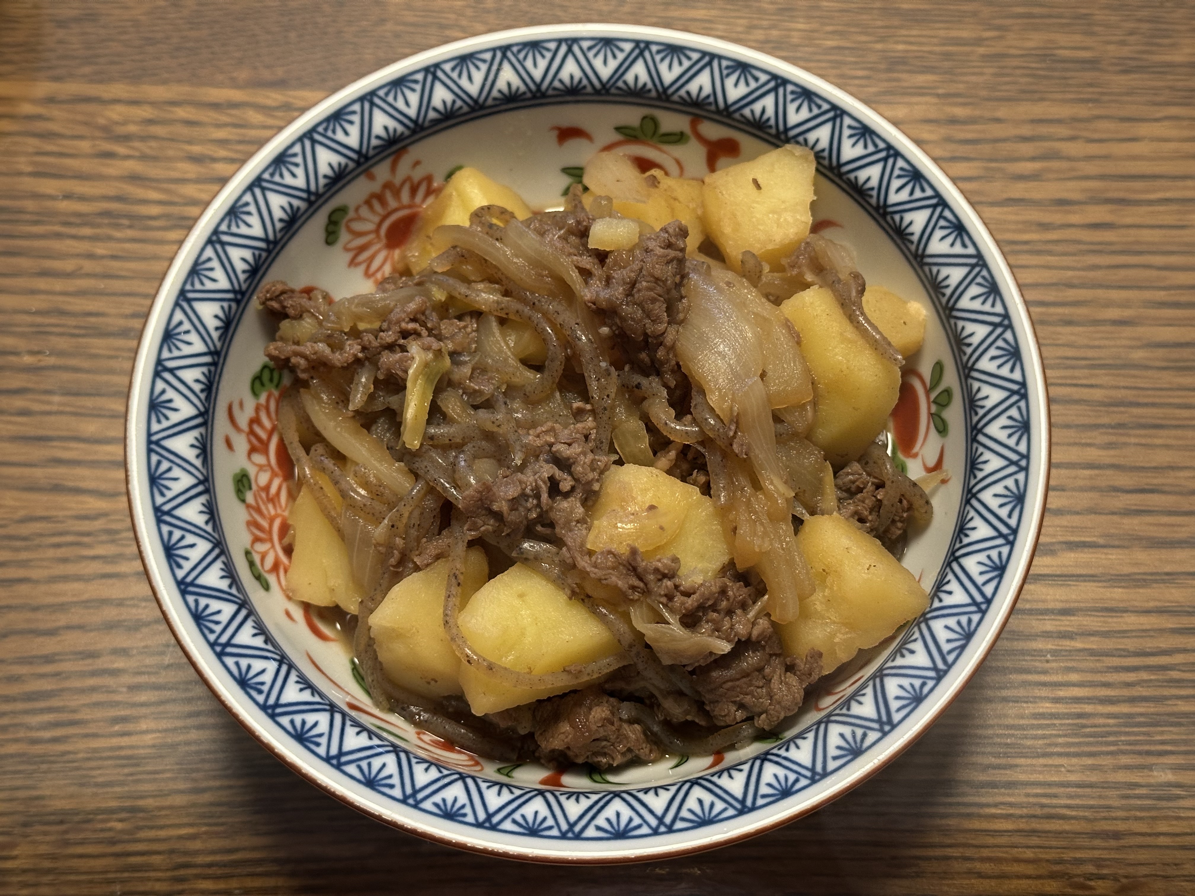 Nikujaga (bœuf et pommes de terre mijotés) — photo du plat